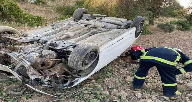 Mardin’de otomobil şarampole yuvarlandı: 2 yaralı