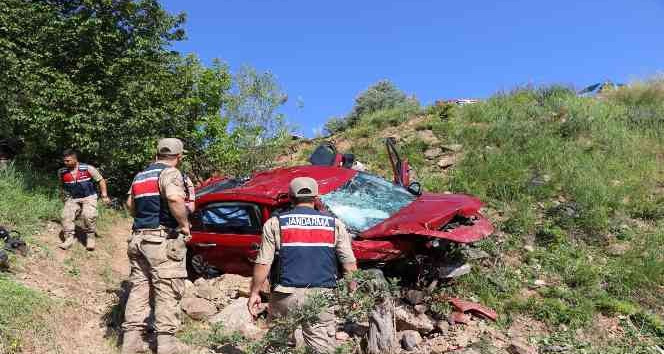 Oltu’da otomobil şarampole yuvarlandı: 2 ölü, 3 ağır yaralı