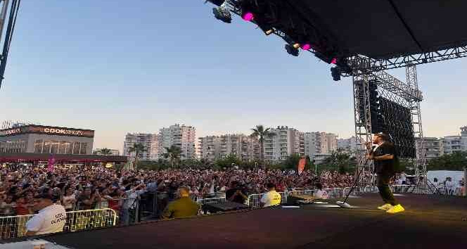Mustafa Celeli, Mersinli sevenleriyle buluştu