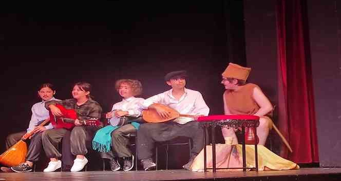 Eskişehir’de ‘Güldür Güldür Şoyo’ tiyatro oyunu perdelerini açtı