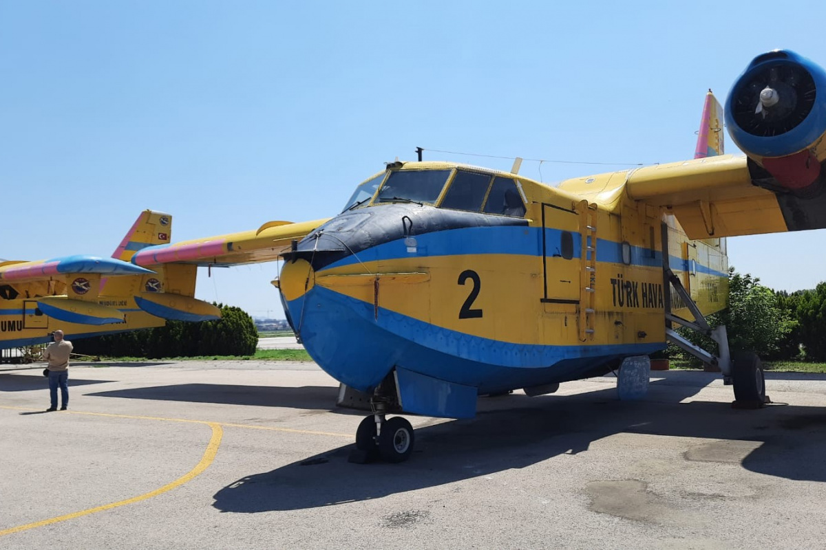 THK’ya ait 4 adet CL-215 Amfibik Yangın Uçağı yangınla mücadele için göreve hazır