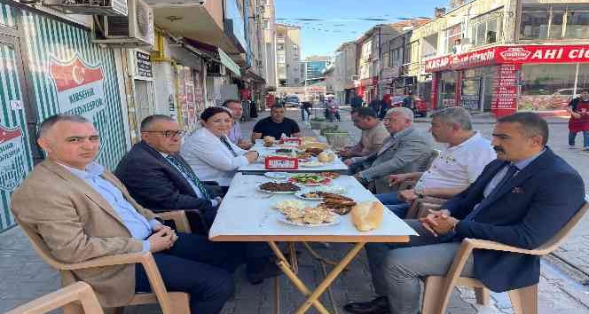 Cumhur İttifakı il başkanları esnafla buluştu