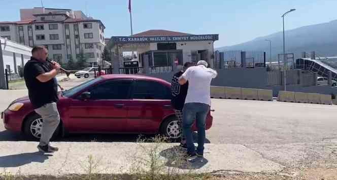 Emniyet müdürünün emekliliğini davul ve zurna ile kutladılar