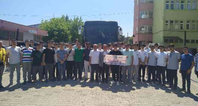 Başarılı öğrencilere anlamlı karne hediyesi