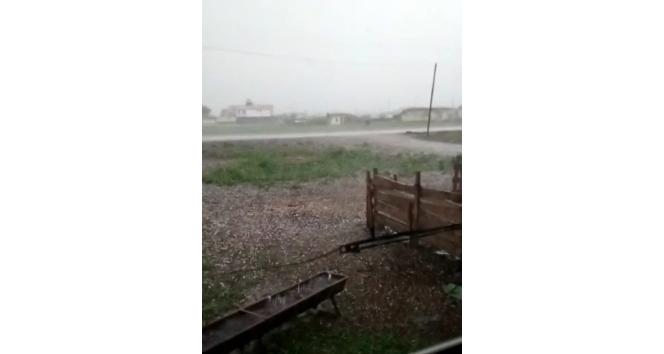 Ardahan’da dolu tarım arazilerine zarar verdi