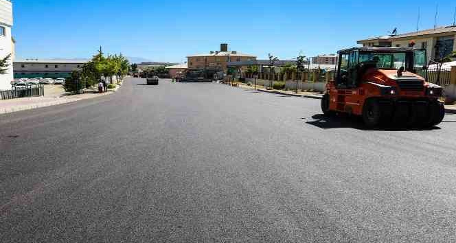 Van Büyükşehir Belediyesi Ethem Dede Caddesi’ni asfaltlıyor
