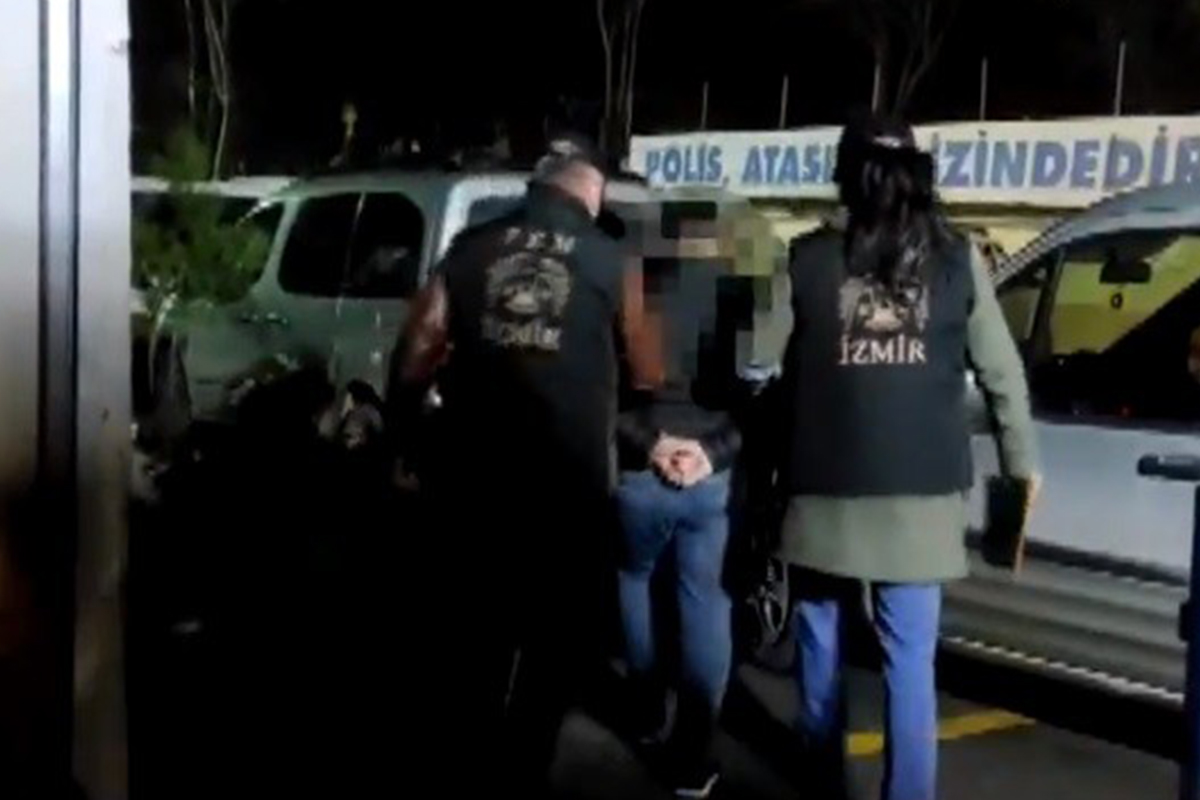İzmir merkezli FETÖ operasyonunda 31 şüpheli gözaltında