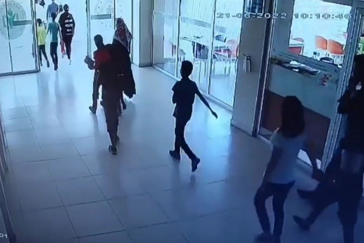 Van'da deprem paniği kamerada