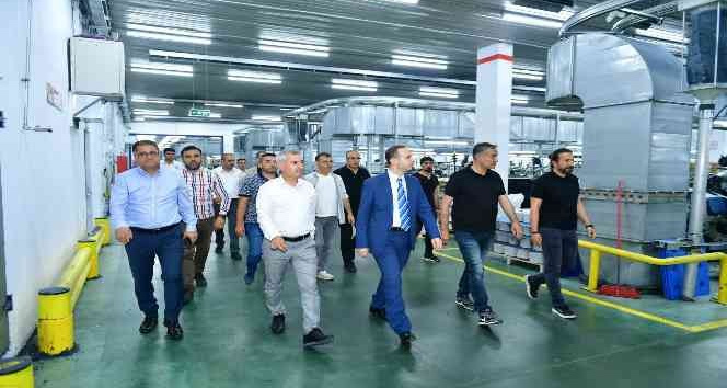 Kaymakam Uğurlu ile Başkan Çınar, organize sanayi bölgesindeki fabrikaları ziyaret etti