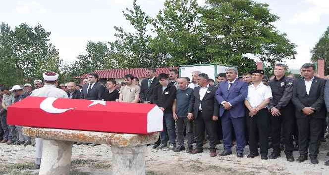Kütahya’da toprak altında kalarak hayatını kaybeden işçinin cenazesi defnedildi