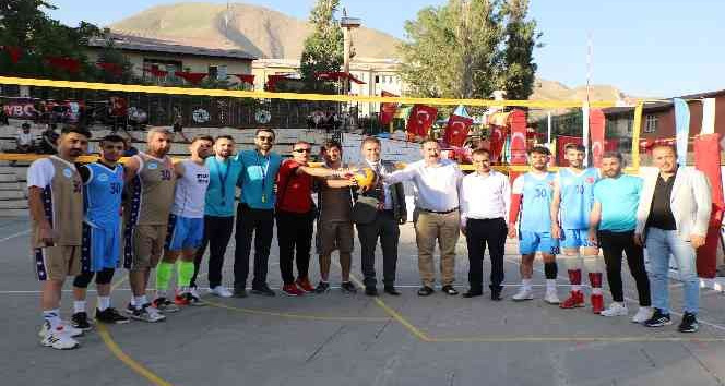 Hakkari’de ‘Sokak Voleybol Turnuvası’ başladı