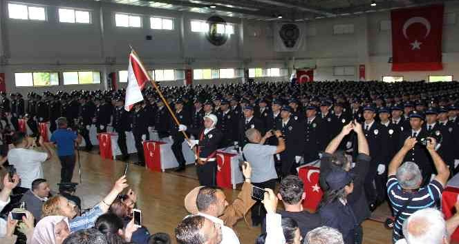 Erzincan’da polis adaylarının coşkulu mezuniyet sevinci