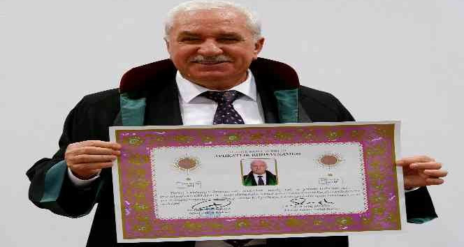 70 yaşında avukat oldu