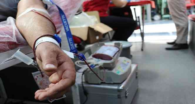 Yunusemre Belediye personelinde Kızılay’a kan bağışı