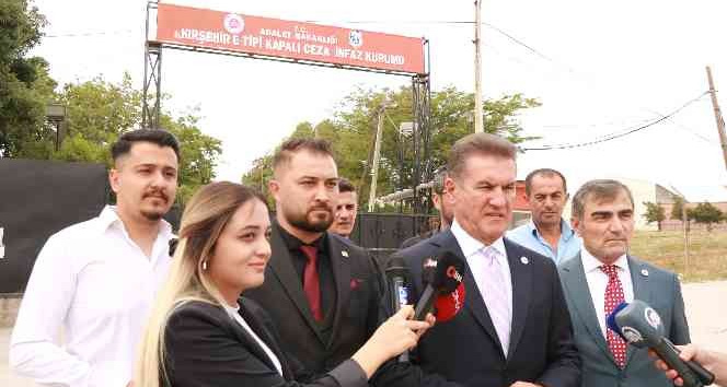 Sarıgül, Kırşehir E-Tipi Cezaevi önünde af çağrısını yineledi