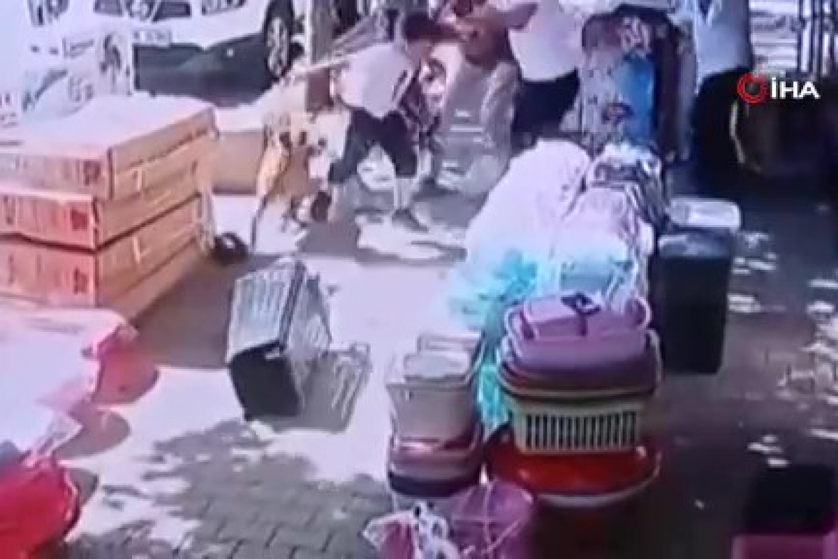 Başakşehir'de sahipsiz köpek çocuğa dehşeti yaşattı: O anlar kamerada