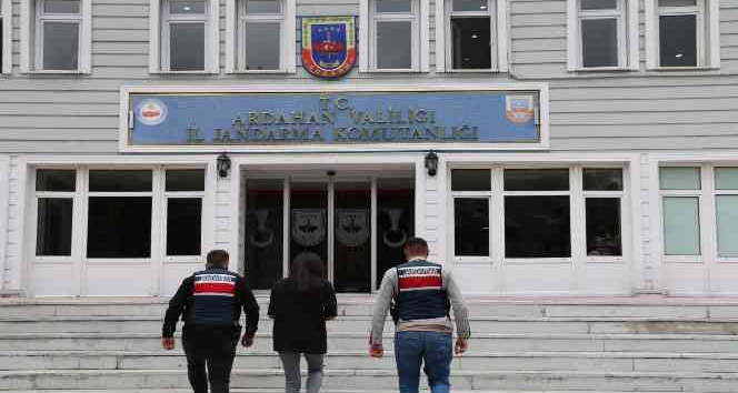 Ardahan’da 7 yıl 6 ay hapis cezası ile aranan terör örgütü üyesi yakalandı