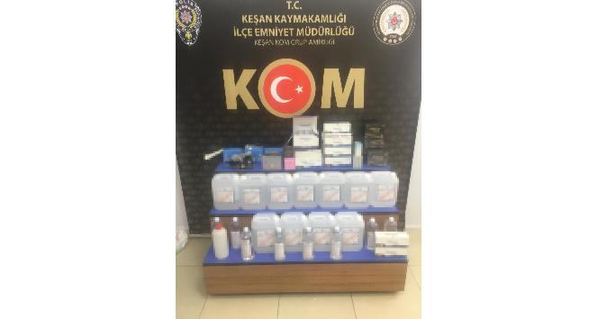 Baskın yapılan evde alkol ve kaçak cinsel içerikli ürün ele geçirildi