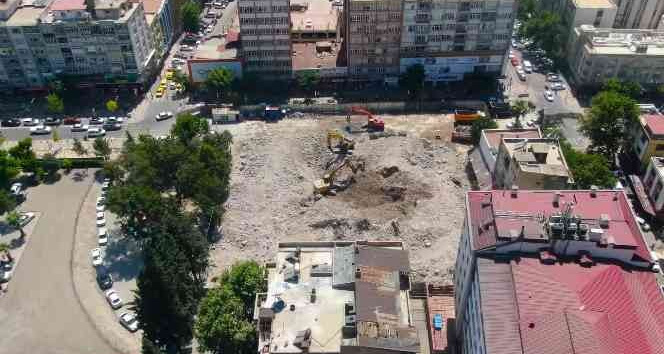 ’Dünyanın en saçma binası’ tarih oldu, geriye moloz yığınları kaldı