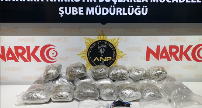 Ankarada bir araçta 10,5 kilo eroin ele geçirildi