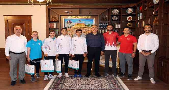 Başkan Savran, genç sporcuları ödüllendirdi