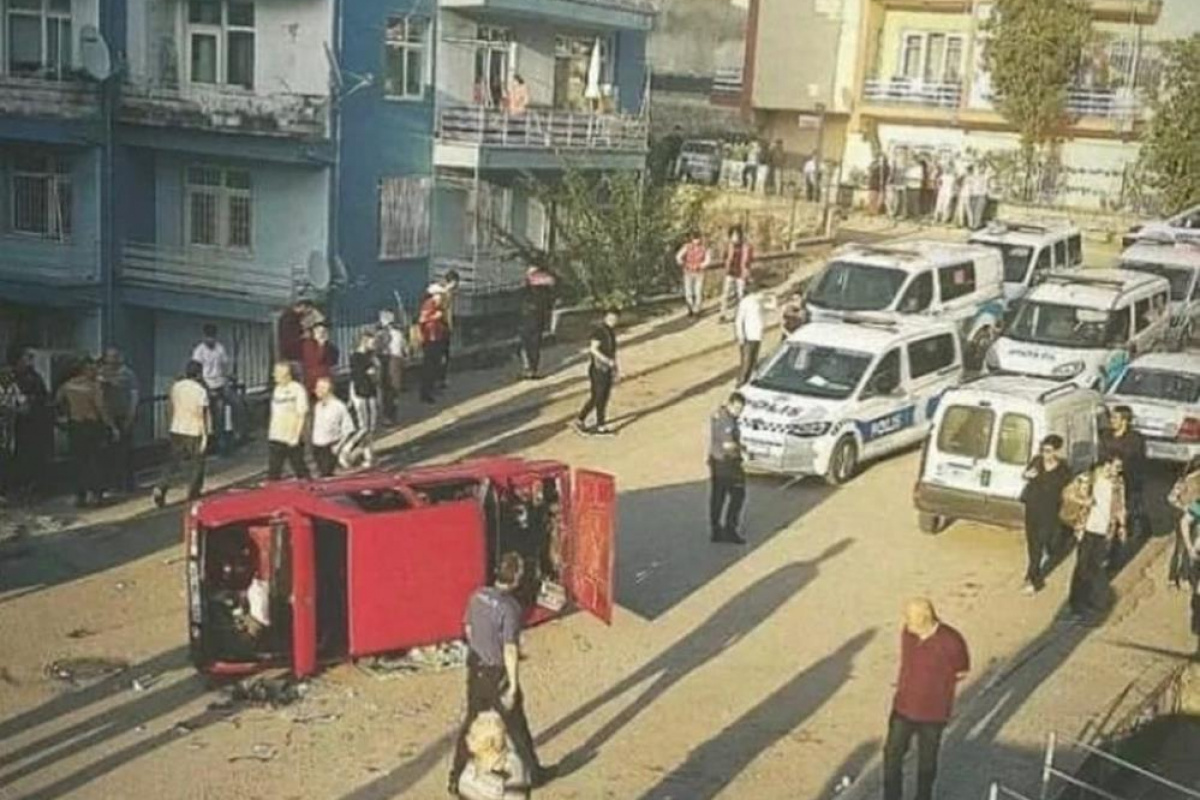 Ankara'da bir otomobil sürücüsü ile mahalleli arasında kavga: Mahalleli otomobili devirdi