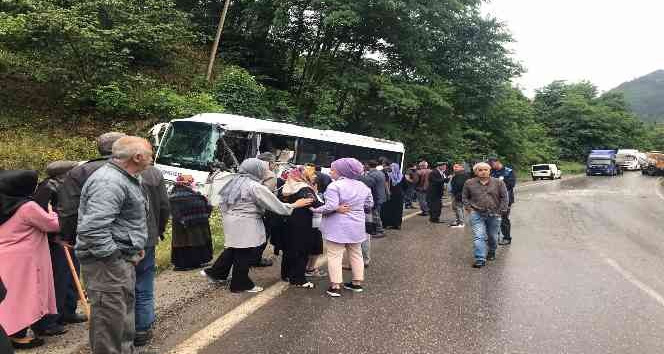 Ordu’da midibüs ile kamyon çarpıştı: 3 yaralı