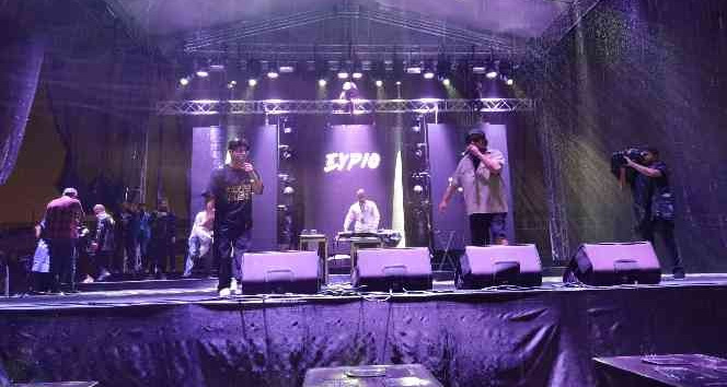 Sağanak yağış konsere ilgiyi azalttı