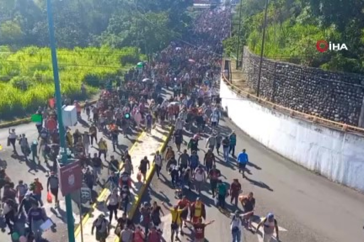 Meksika'da 4 bin kişilik göçmen kafilesi yola çıktı