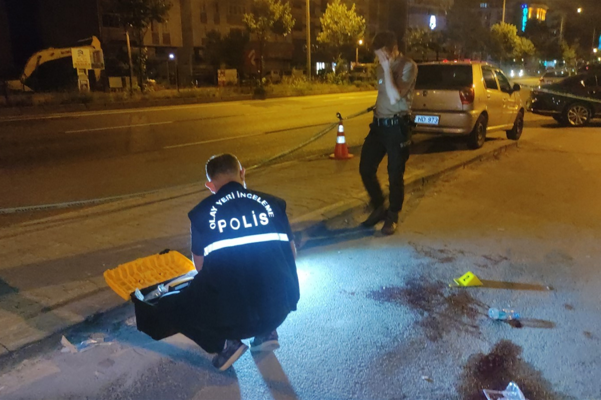 Eğlence merkezine tüfekle ateş açıldı : 1'i polis 6 yaralı