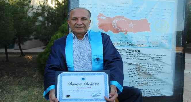 Eğitim engel tanımıyor, 60 yaşında mezun oldu