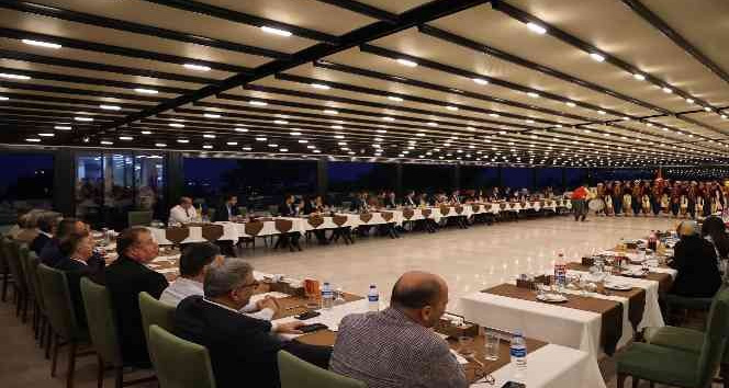 Kilis’te tayini çıkan savcı ile hakemlere veda yemeği