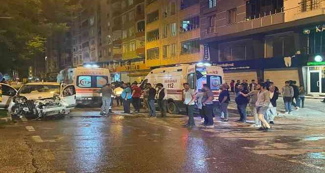 Tatvan’da trafik kazası: 3 yaralı