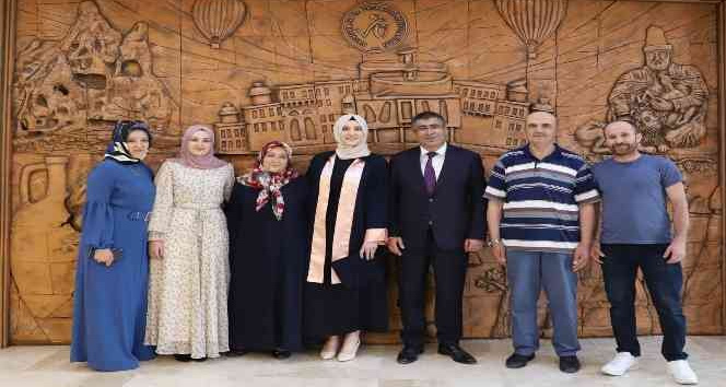 Rektör Aktekin, eğitimini  dereceyle bitiren öğrenci ve ailesini makamında misafir etti