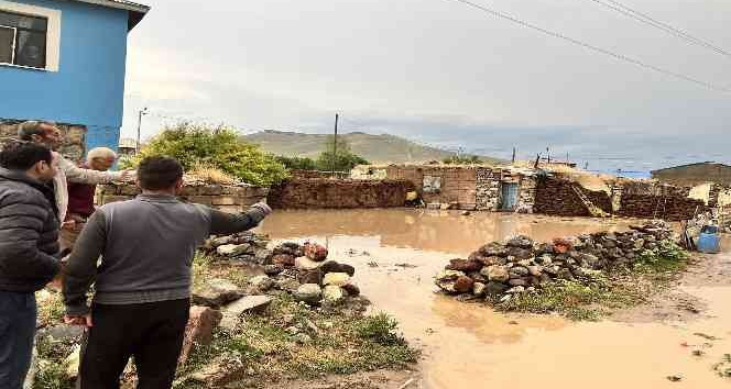Meteoroloji uyarmıştı, Digor’da bir köyü sel vurdu