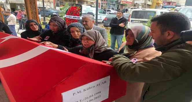 Astsubay sevgilisi tarafından silahla öldürülen polis Kübra Açar son yolculuğuna uğurlandı