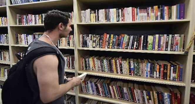 Kitapseverlere metro durağında “İstasyon Kütüphane”