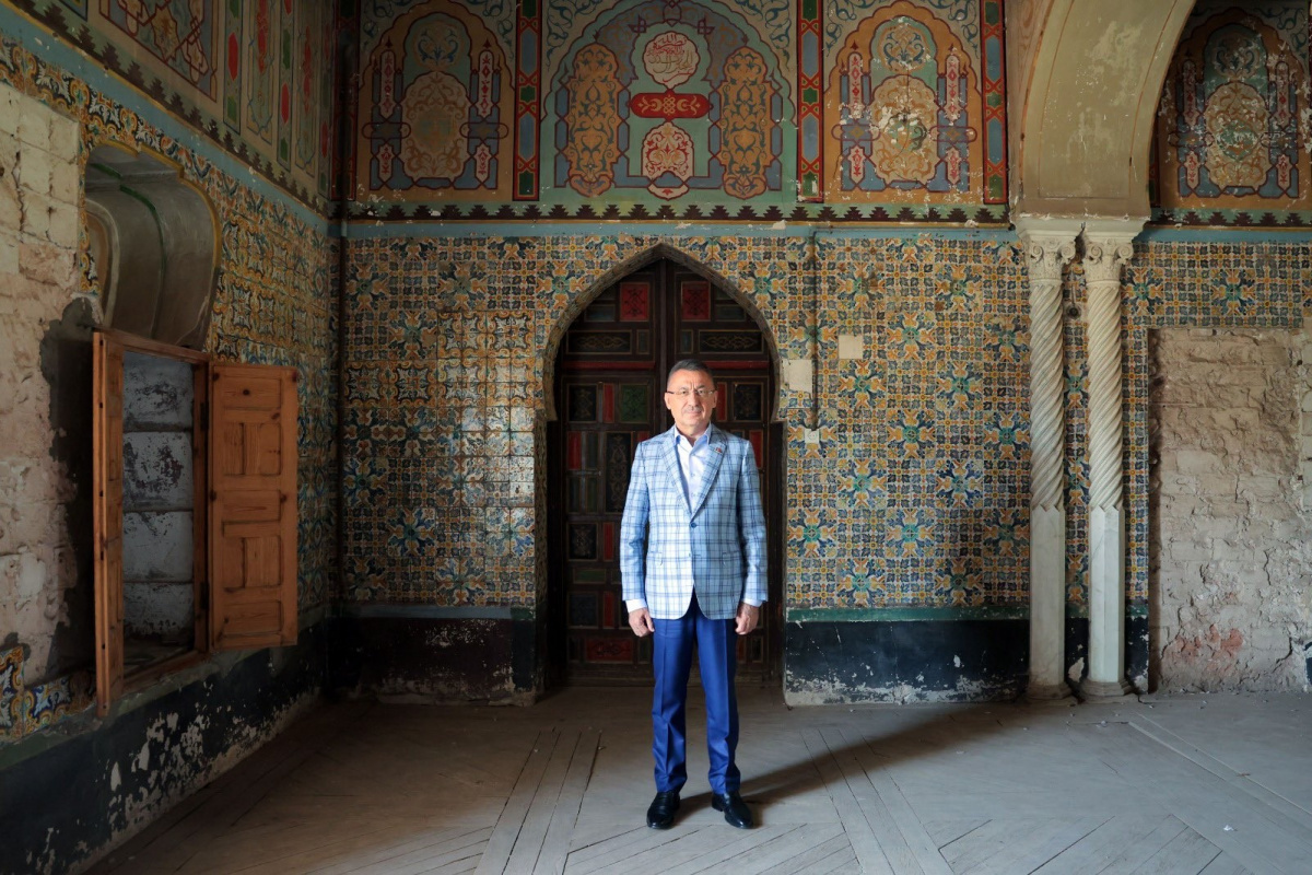 Cumhurbaşkanı Yardımcısı Oktay, Cezayir&#039;de Bey Sarayı&#039;nı ziyaret etti