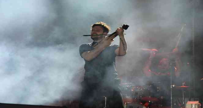 Sevilen sanatçısı Ekin Uzunlar, Zonguldak’ta konser verdi