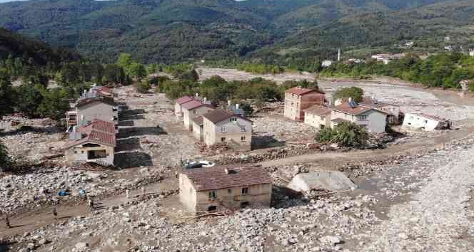 Ayancık’ta sel teyakkuzu: 3 köy boşaltıldı , 25 kişi yurda yerleştirildi
