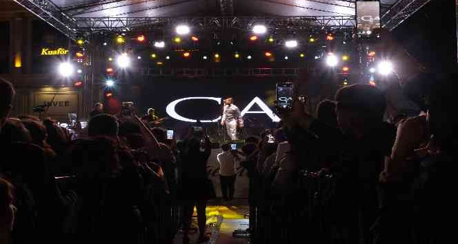 Erzincan’da Cem Adrian rüzgarı esti