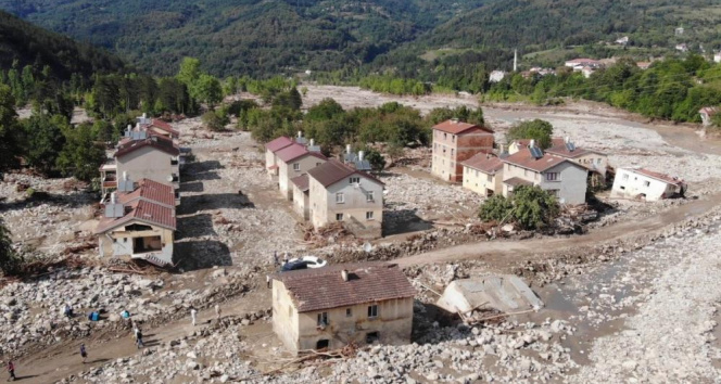 Ayancıkta sel teyakkuzu: 3 köy boşaltıldı , 25 kişi yurda yerleştirildi