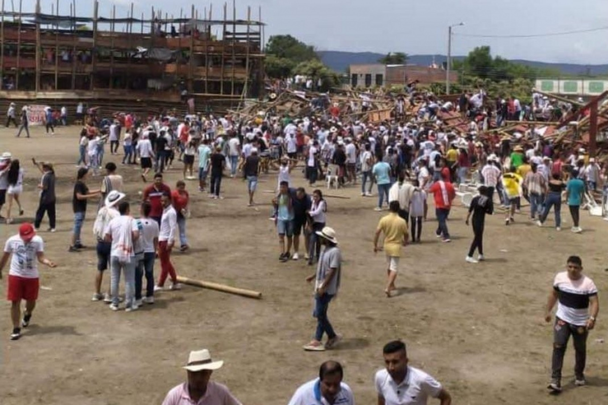 Kolombiya'da boğa güreşi sırasında tribün çöktü: 4 ölü, 322 yaralı