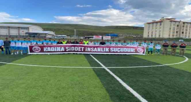 Futbol müsabakasında, Jandarmadan ’Kadına Şiddete Hayır’ pankartı
