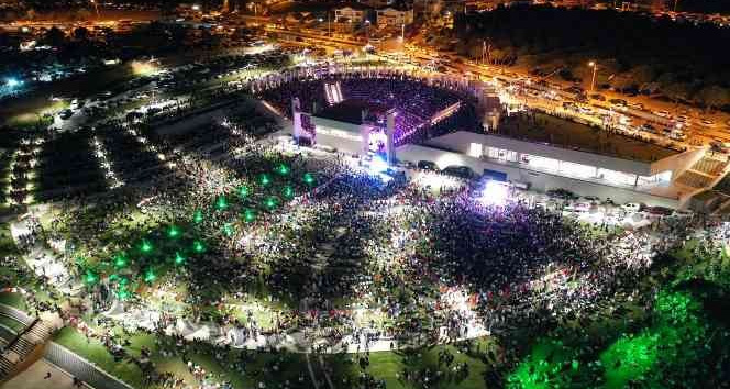 Didim Amfi Tiyatro’daki konser ilgiyle izlendi