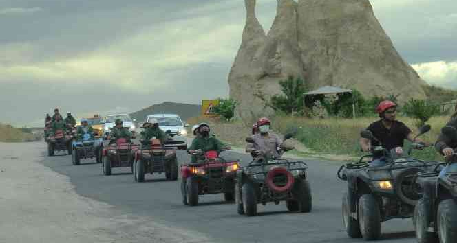 Kapadokya’da havalı duş turistlerin hoşuna gidiyor