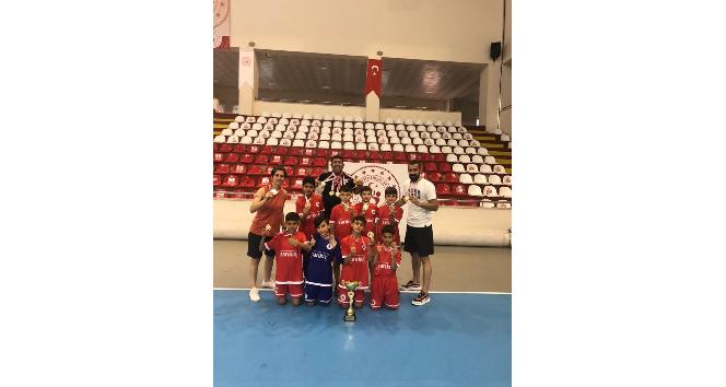 1955 Batman Belediyespor Minik Hentbol Takımı Türkiye şampiyonu oldu