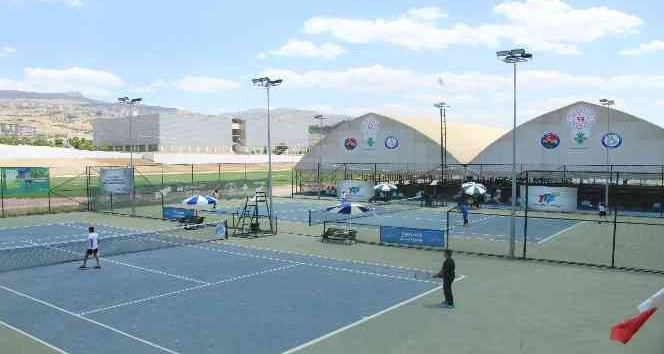 Anadolu Yıldızları Şırnak’ta teniste yarıştı