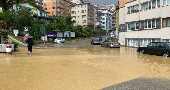 Turuncu alarm verilen Zonguldakta yağış sürüyor