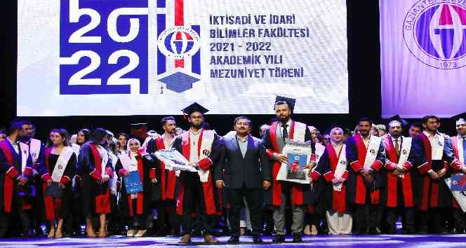 GAÜN İktisadi ve İdari Bilimler Fakültesi öğrencilerini mezun etti